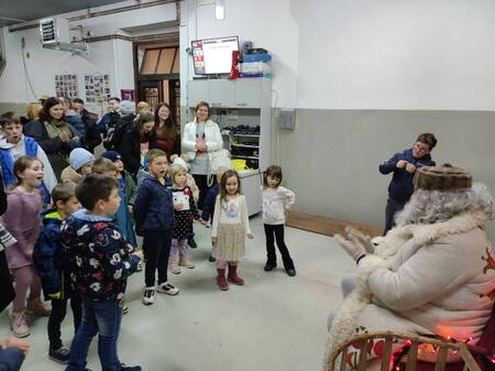 Dedek Mraz obiskal otroke iz Vrbovega in sosednjih vasi (3)